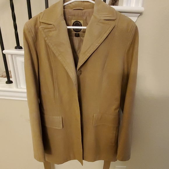 Beautiful Tan Coat - sz M - Picture 1 of 4